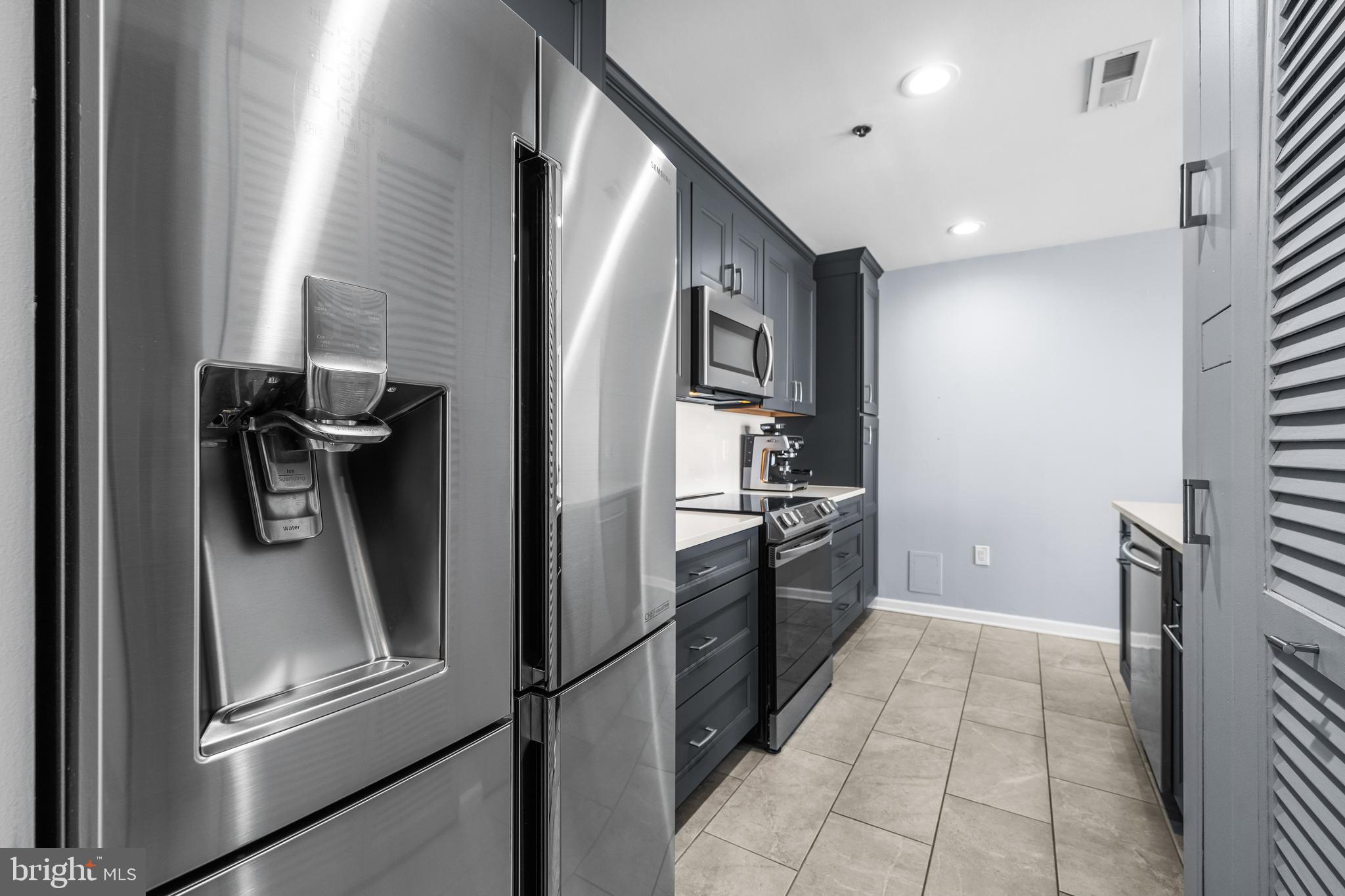 LIGHTHOUSE POINT - Residential