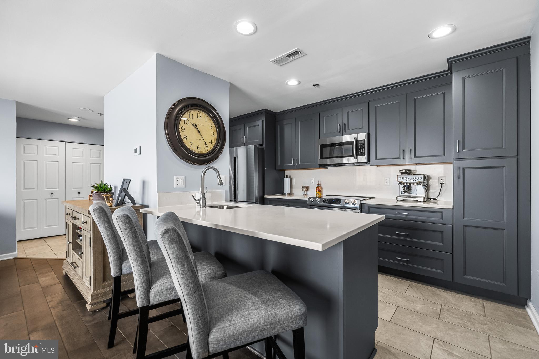 LIGHTHOUSE POINT - Residential