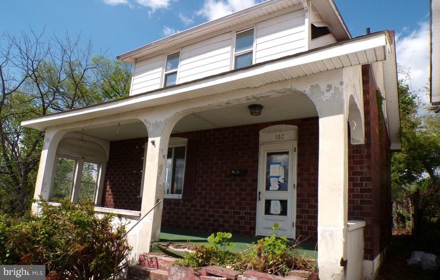 This cute bungalow has views of the city from many angles.  It offers a private entrance and off street parking and a real country feeling.  call for your private showing today.