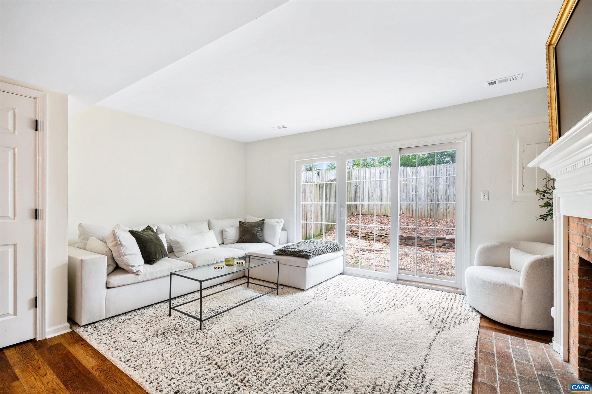 GARDEN COURT - Residential