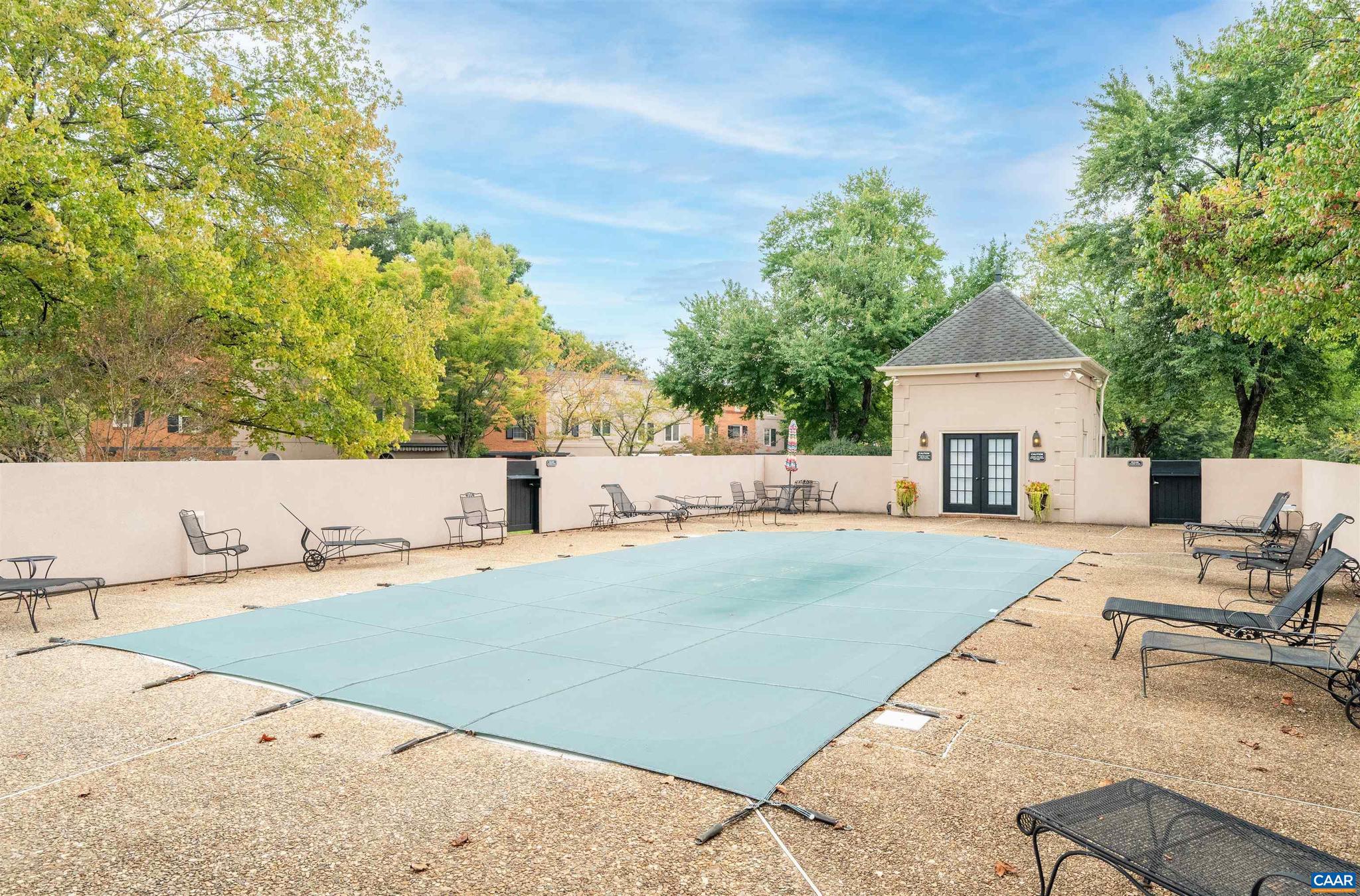 GARDEN COURT - Residential