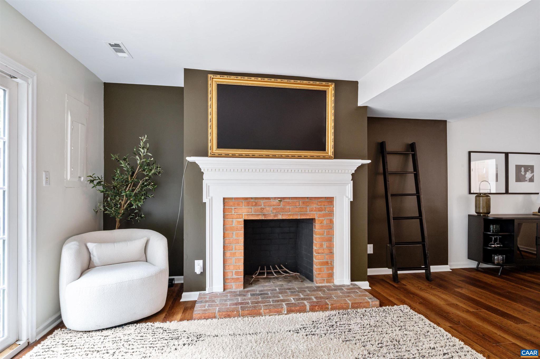 GARDEN COURT - Residential