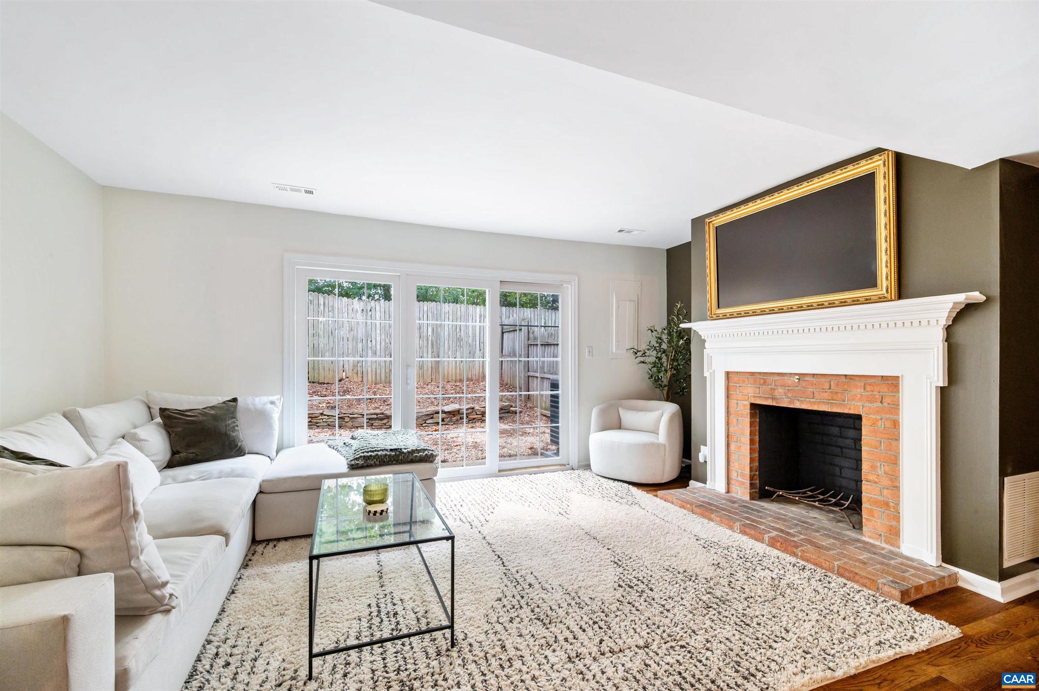 GARDEN COURT - Residential