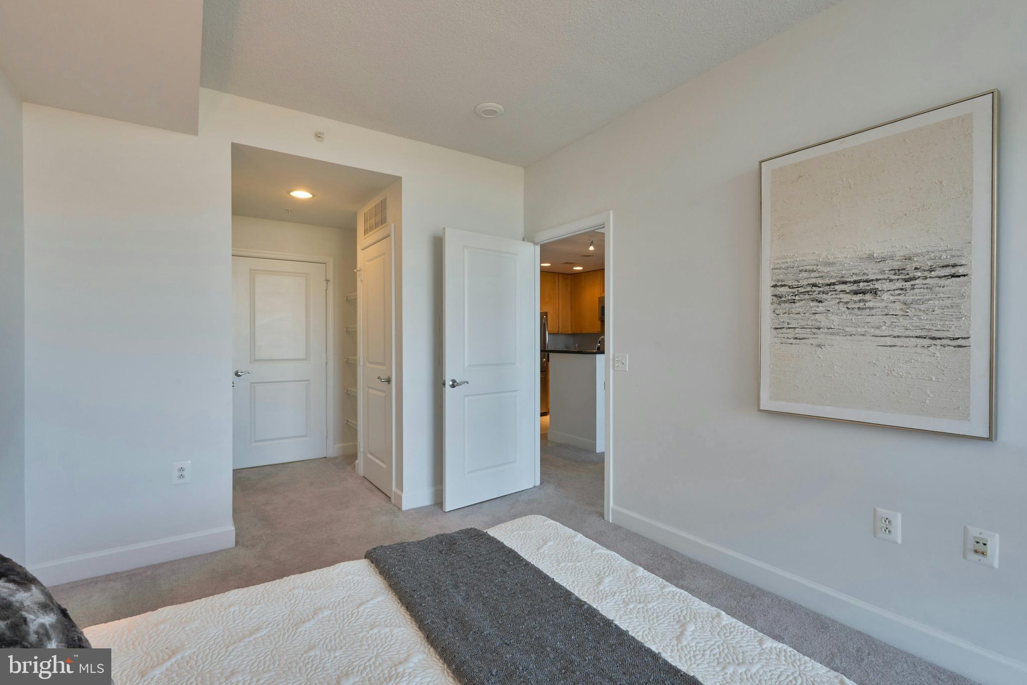 ECLIPSE ON CENTER PARK - Residential