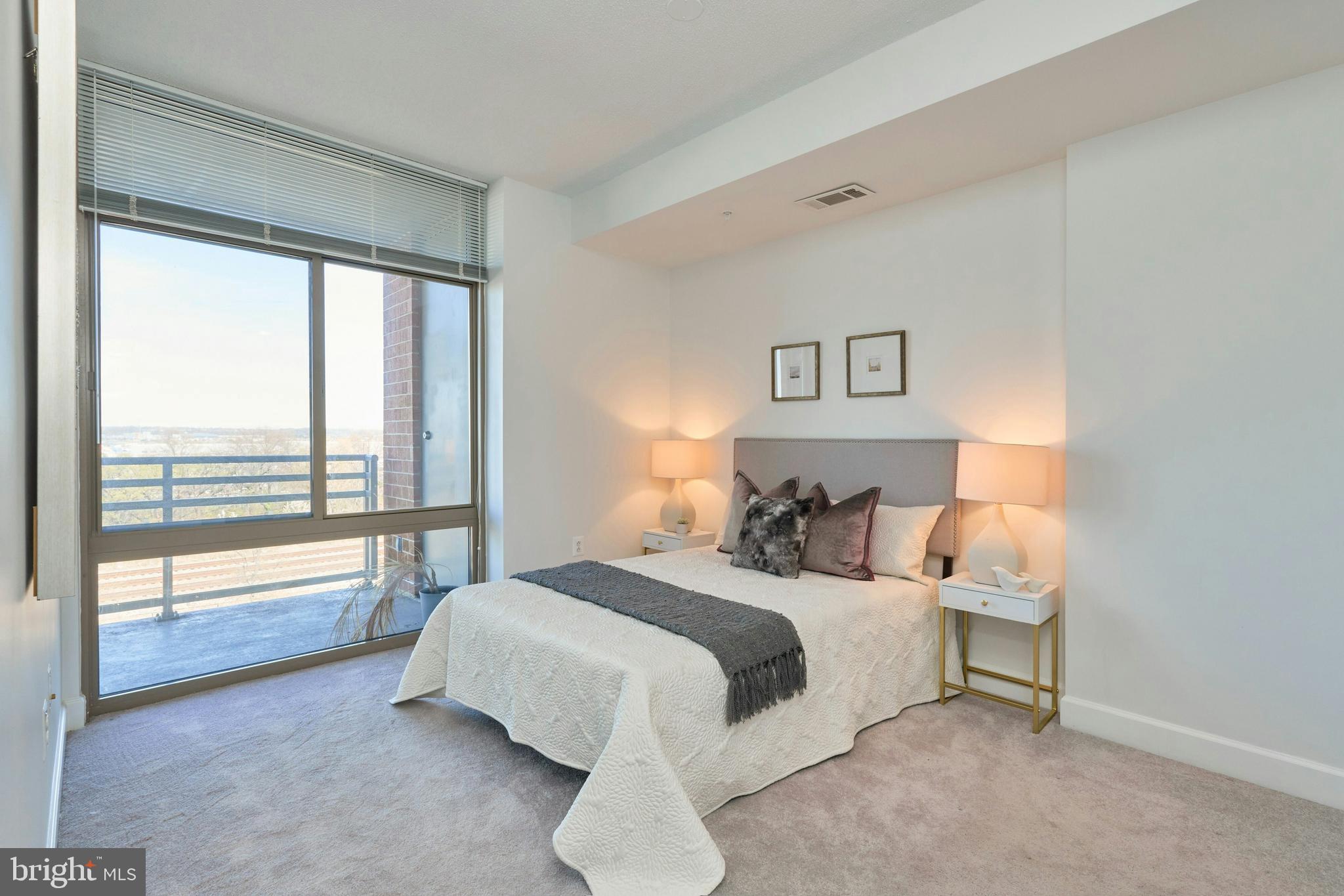 ECLIPSE ON CENTER PARK - Residential