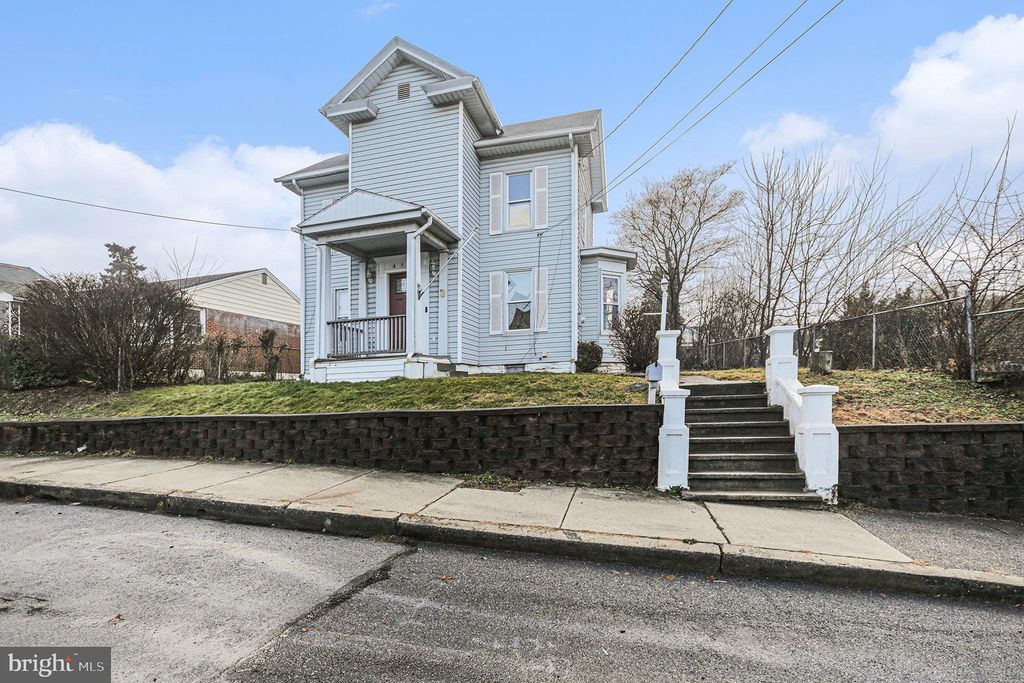 Photo of 458 Highland Street, HARRISBURG, PA 17113 (MLS # PADA2052582)