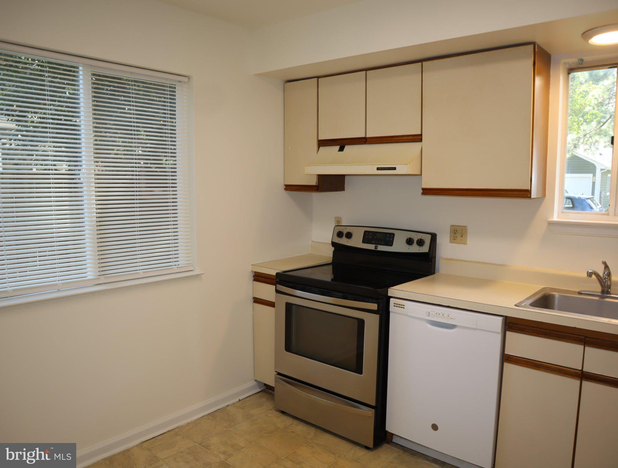 1013 BAYSHORE COURT