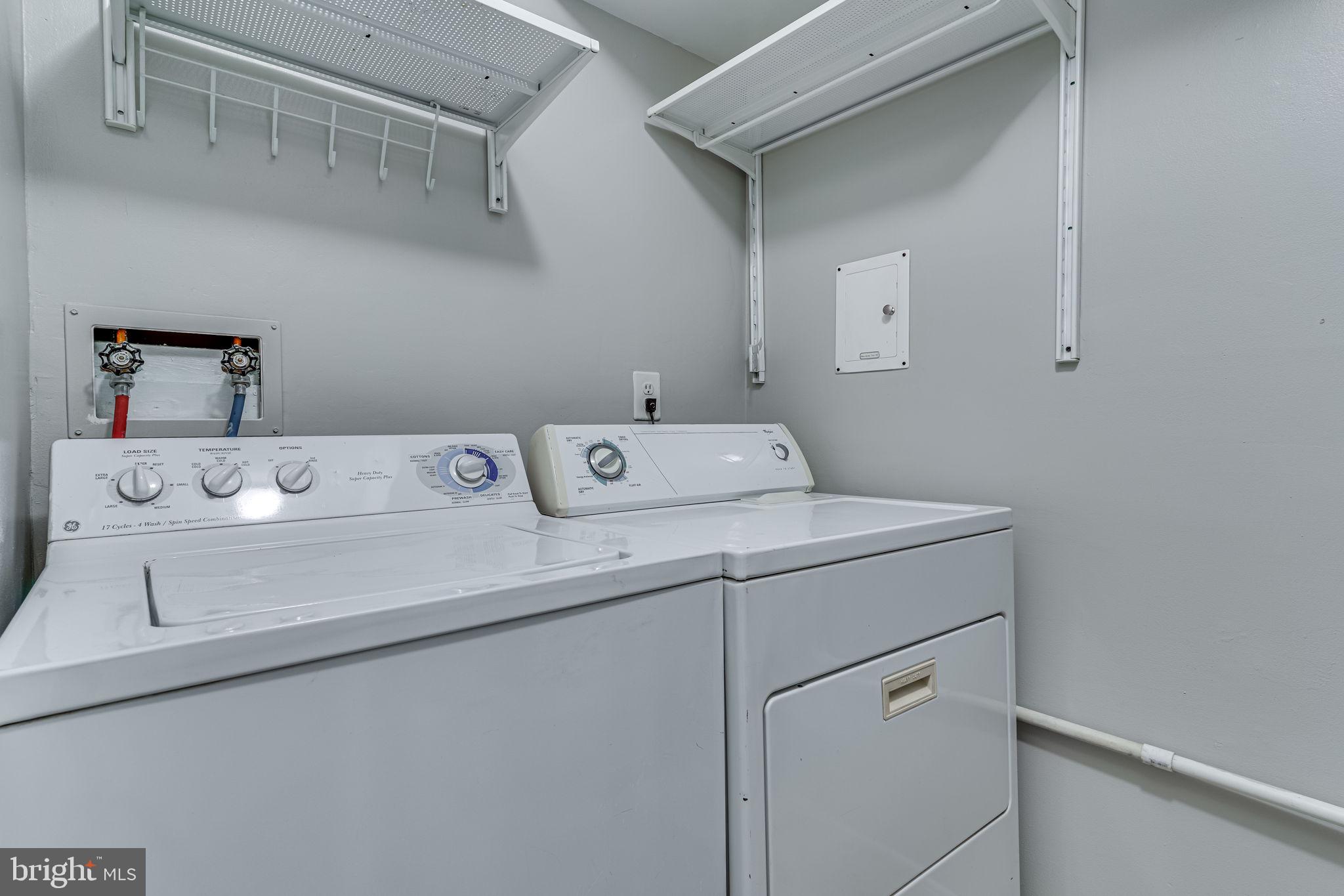 PINEWOOD LAWNS - Residential