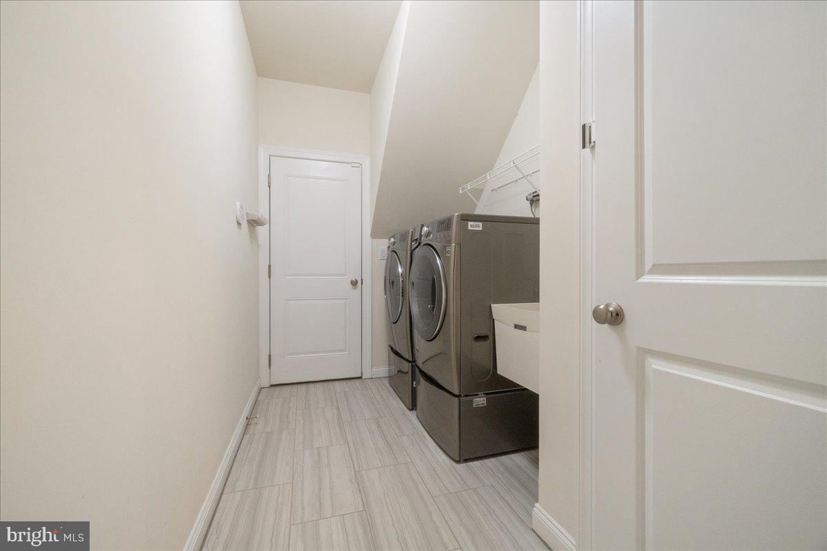 WOODLANDS AT WARWICK - Residential