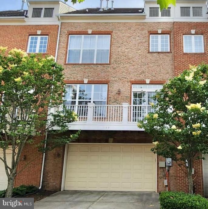 FORTNIGHTLY SQUARE - Residential