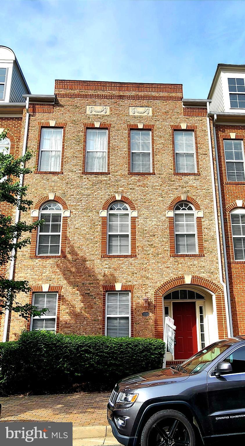 FORTNIGHTLY SQUARE - Residential