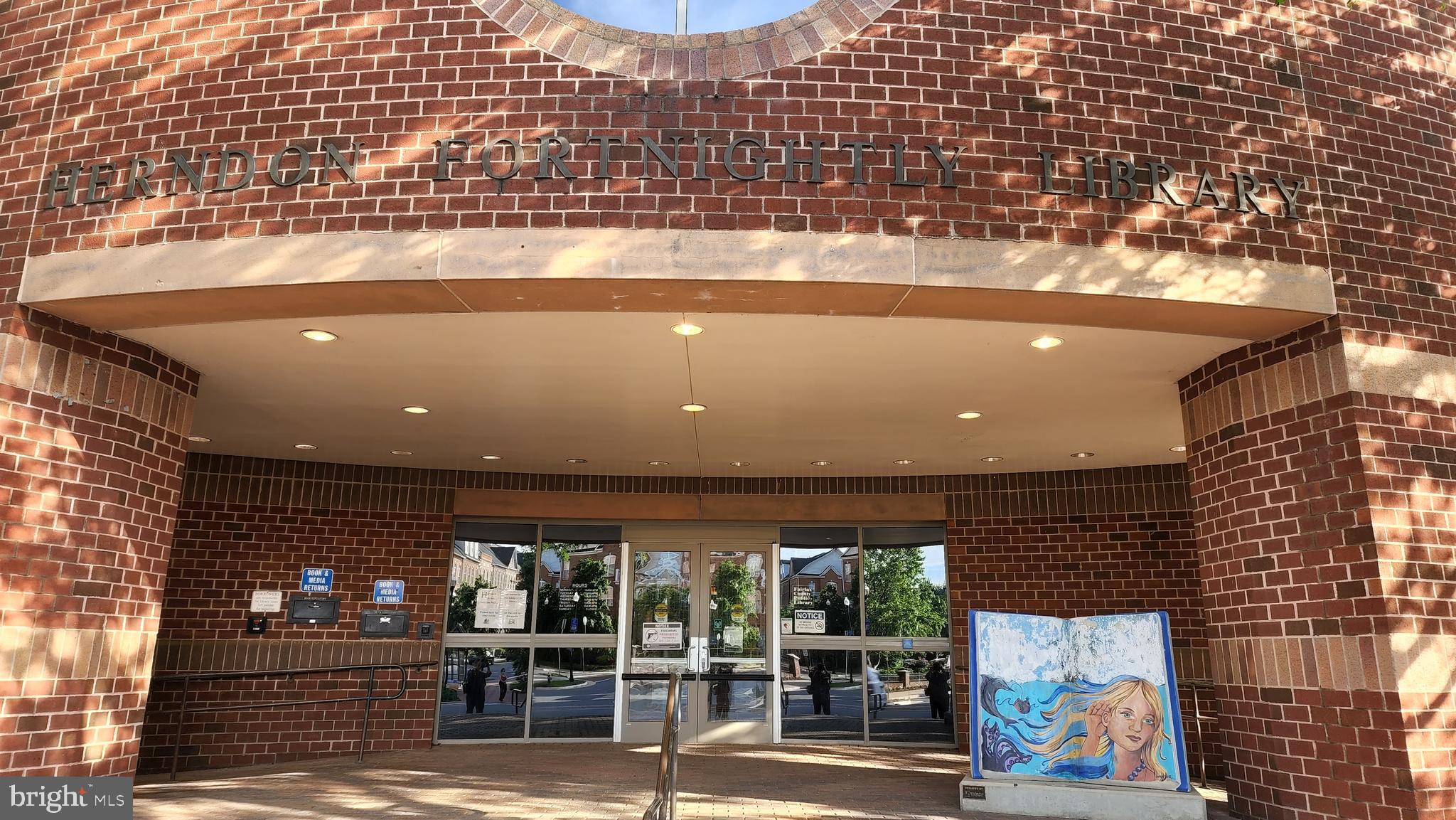 FORTNIGHTLY SQUARE - Residential