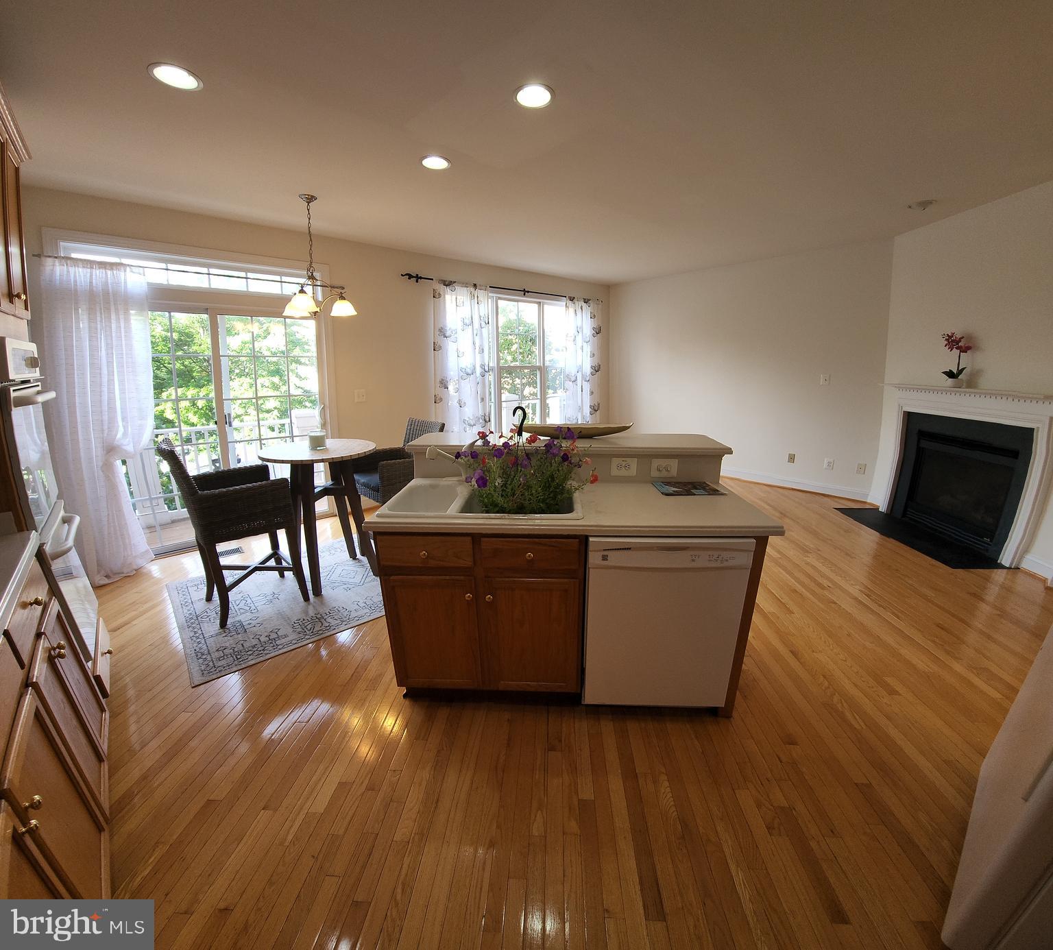 FORTNIGHTLY SQUARE - Residential