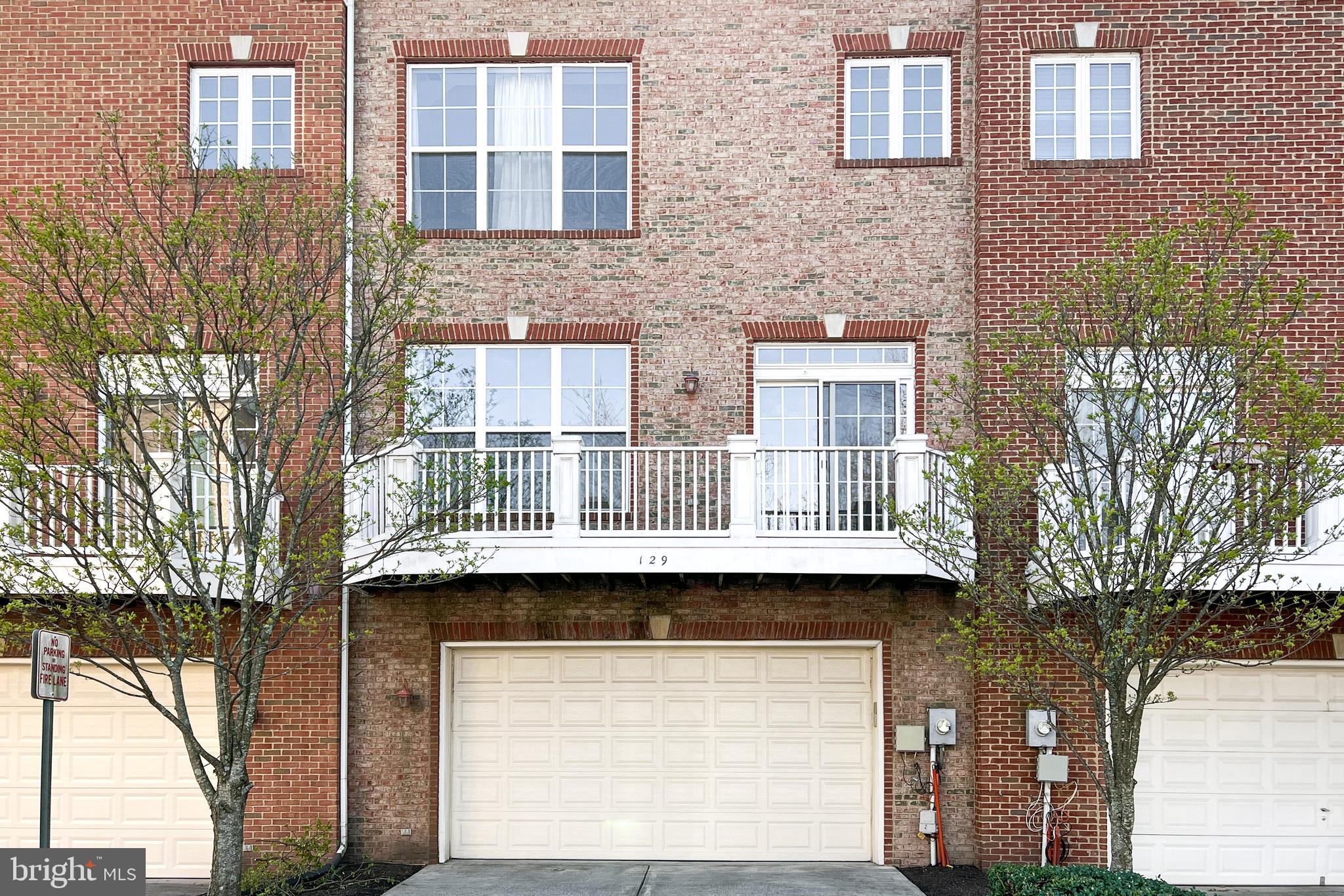 FORTNIGHTLY SQUARE - Residential