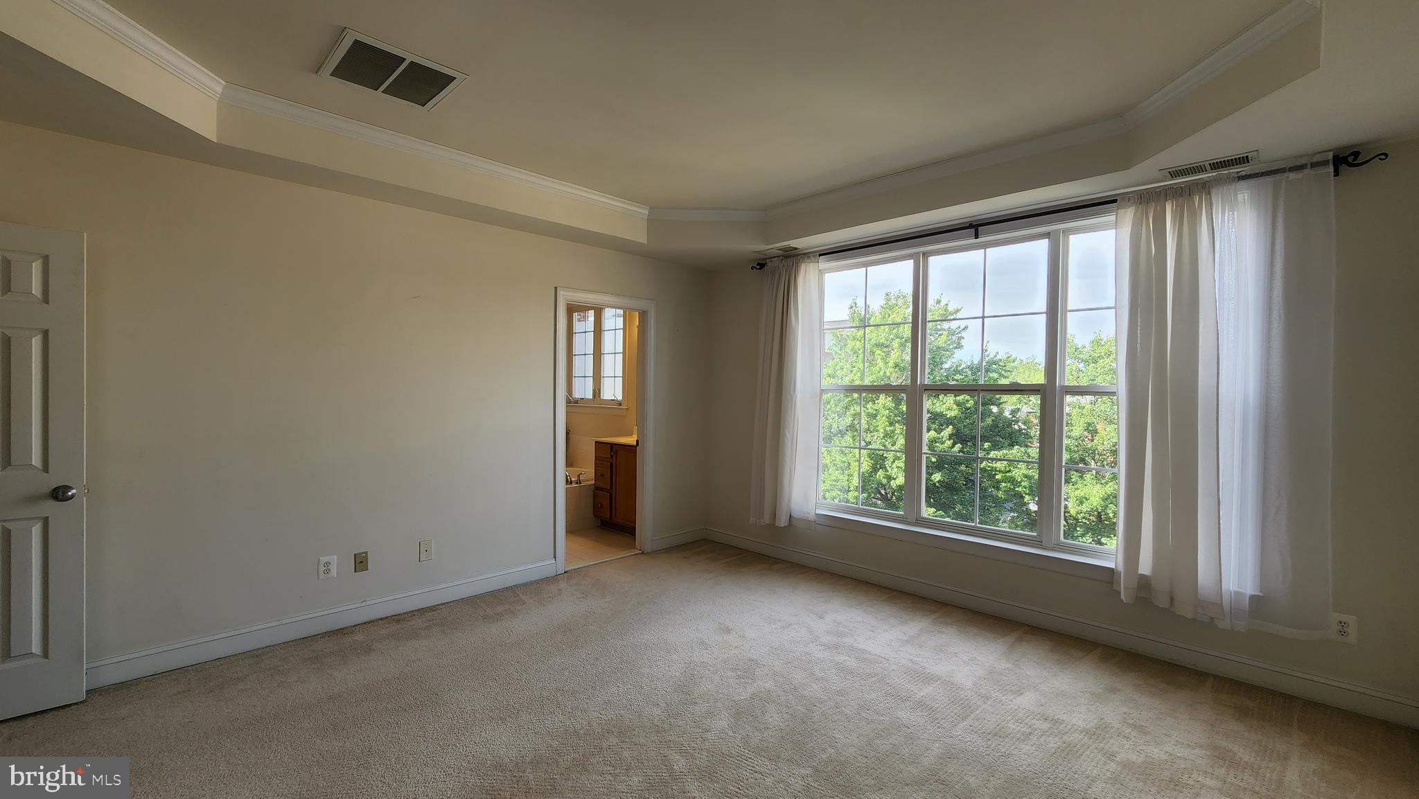 FORTNIGHTLY SQUARE - Residential