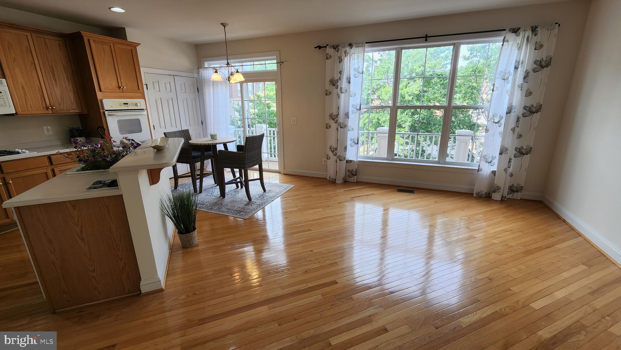 FORTNIGHTLY SQUARE - Residential