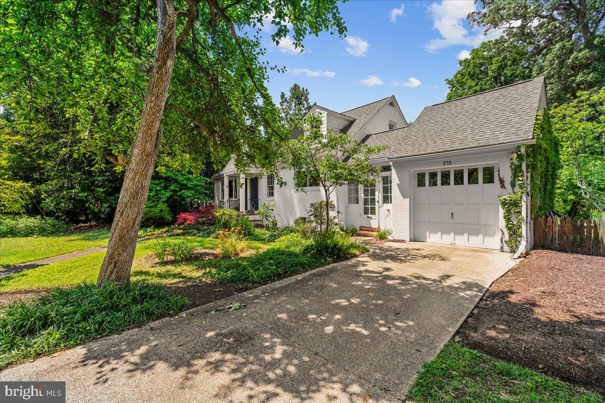 215 WARDOUR DRIVE