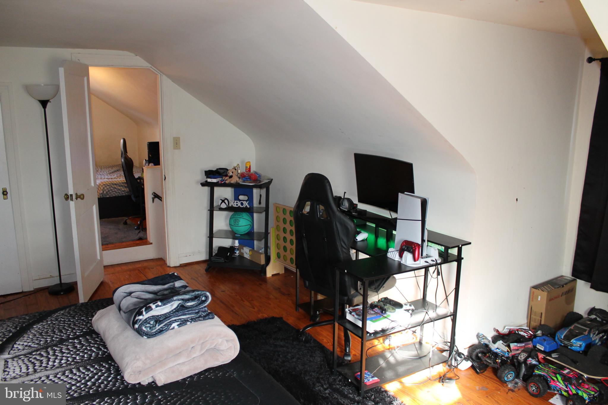 ARTHUR C OATES EST - Residential