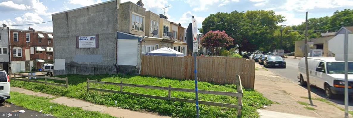 1300sqft+ Multi Family zoned corner lot for sale. by right you can build 3 units