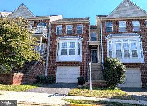 Townhouse For Rent - 8933 Royal Astor Way<br/> FAIRFAX, VA 22031