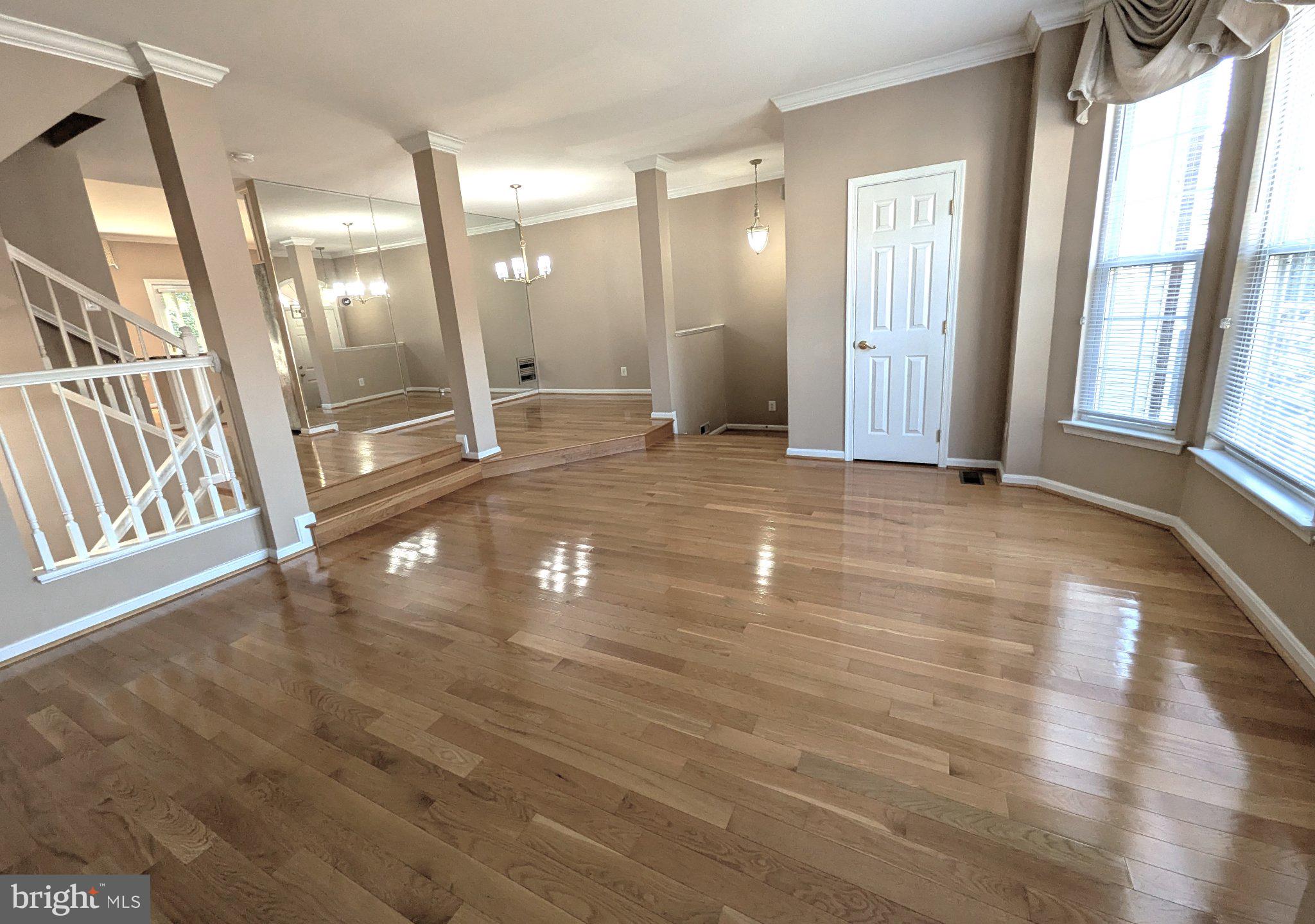 8933 ROYAL ASTOR WAY