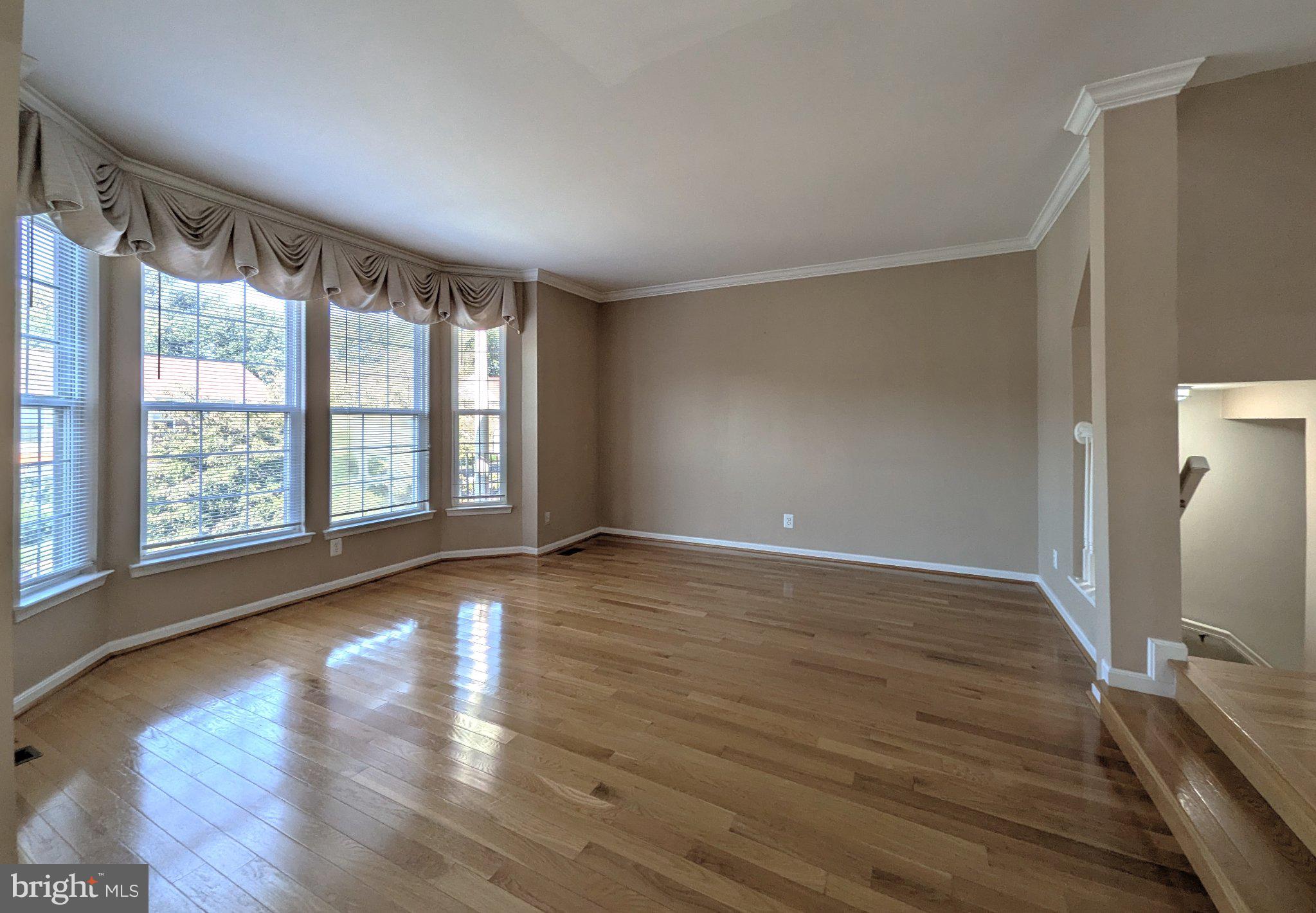 8933 ROYAL ASTOR WAY