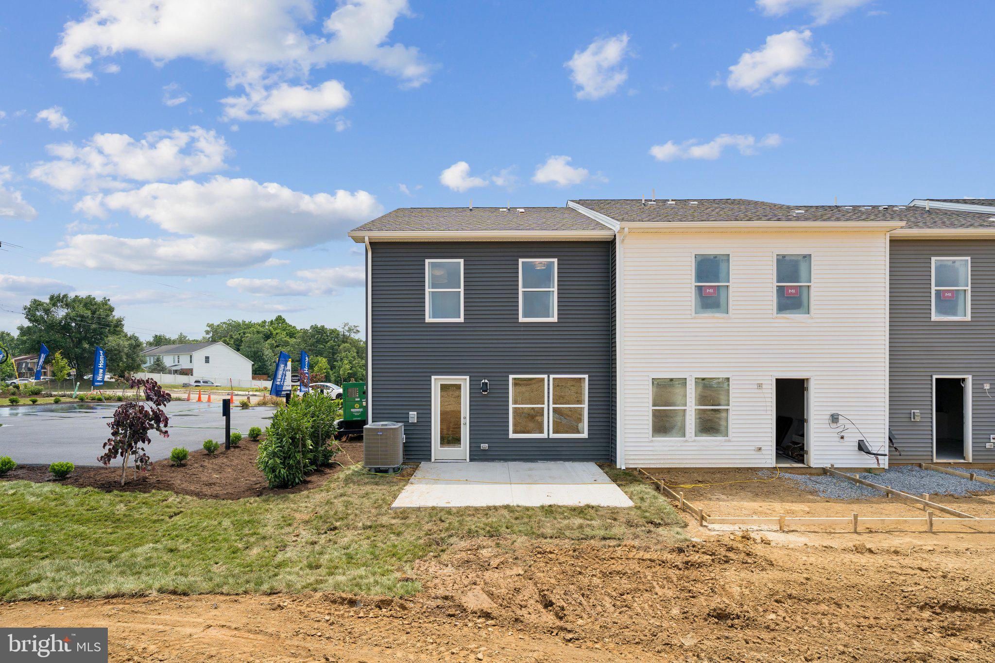 SUMMIT TOWNS - Residential