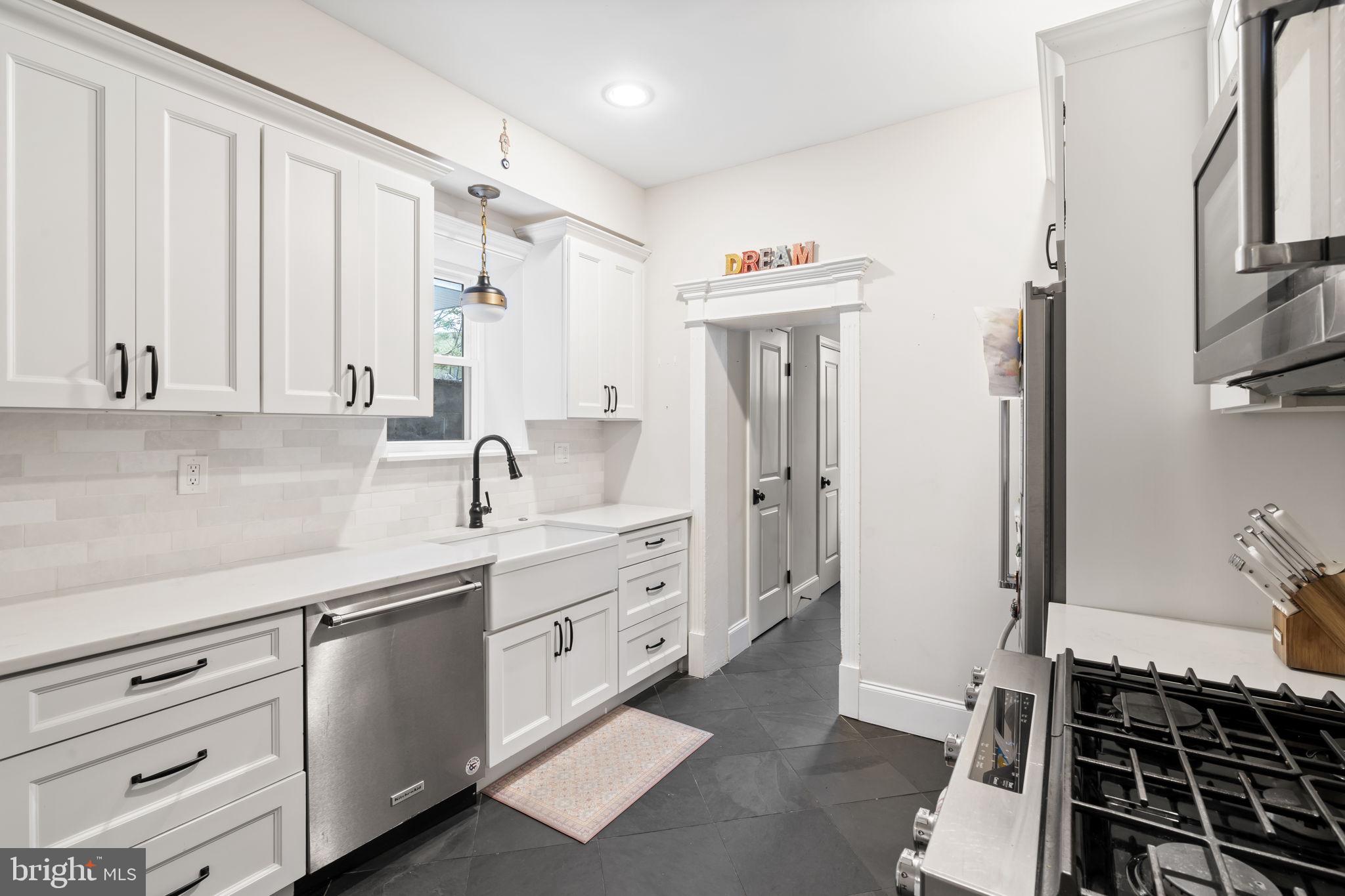 DICKINSON NARROWS - Residential