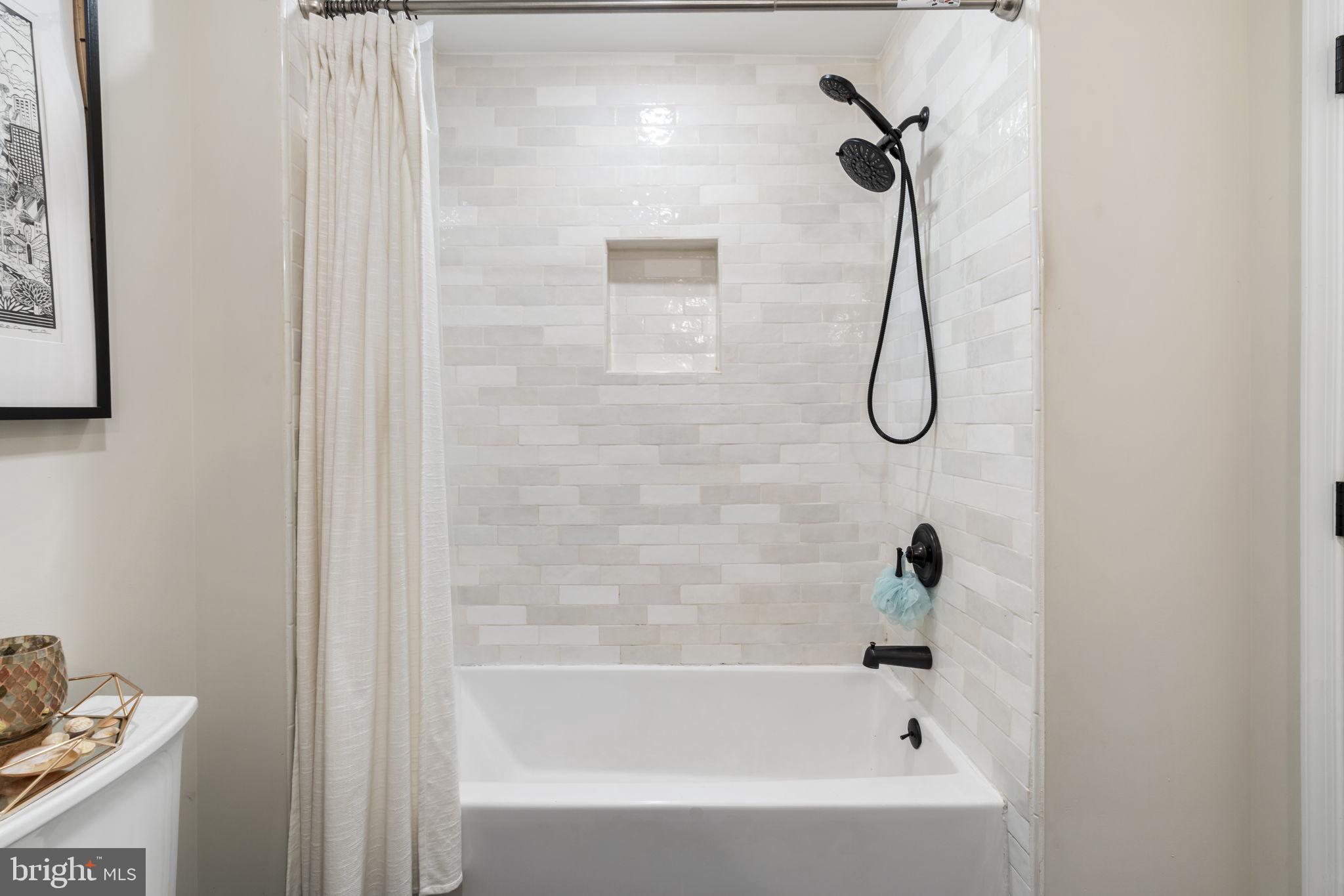 DICKINSON NARROWS - Residential