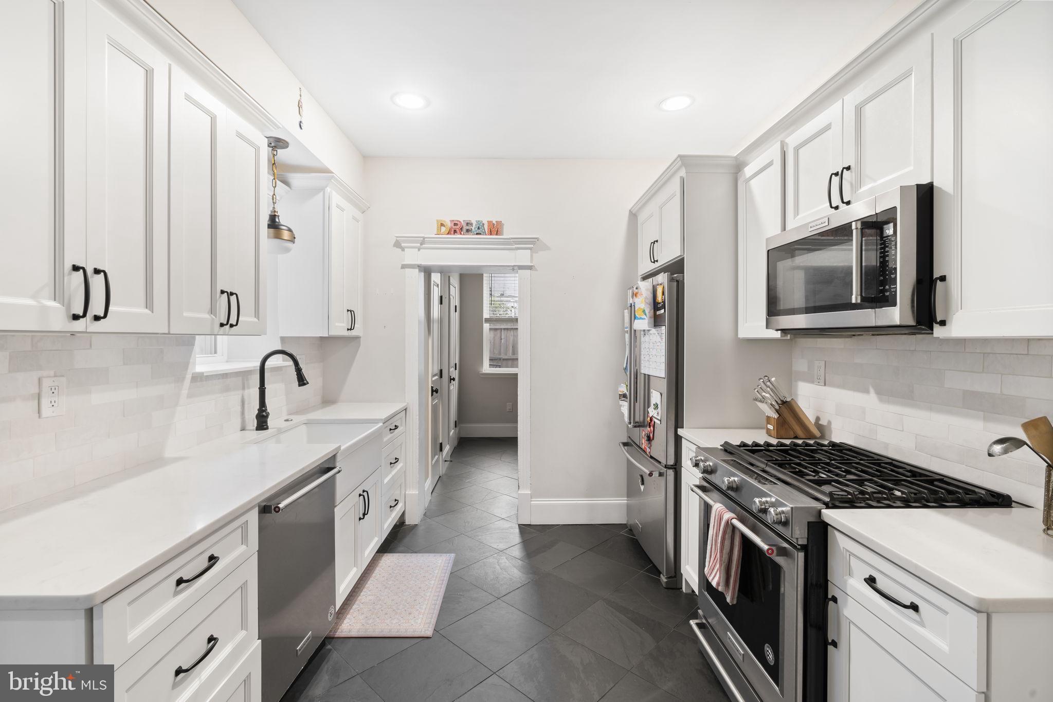 DICKINSON NARROWS - Residential