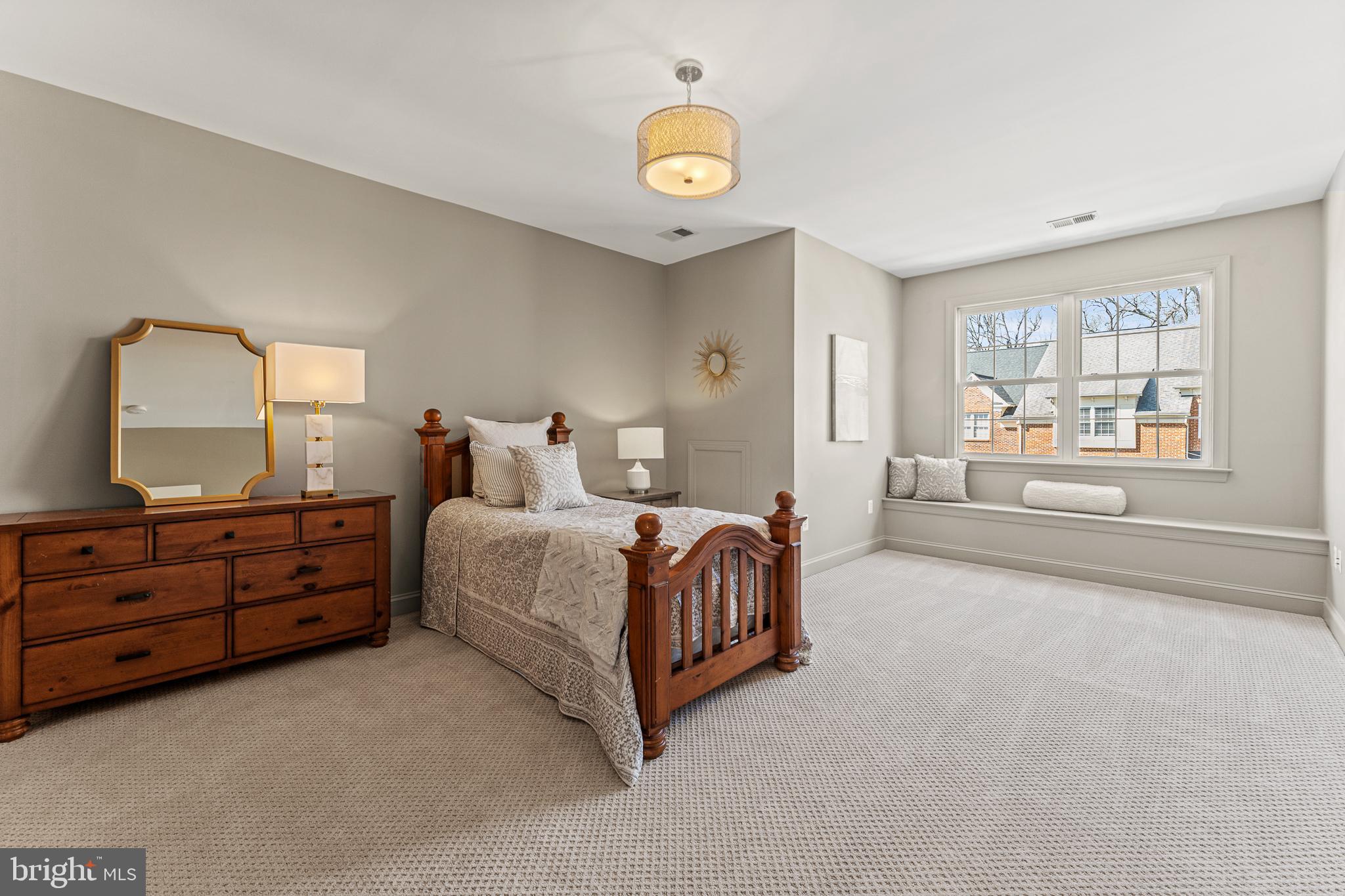 LANSDOWNE ON THE POTOMAC - Residential