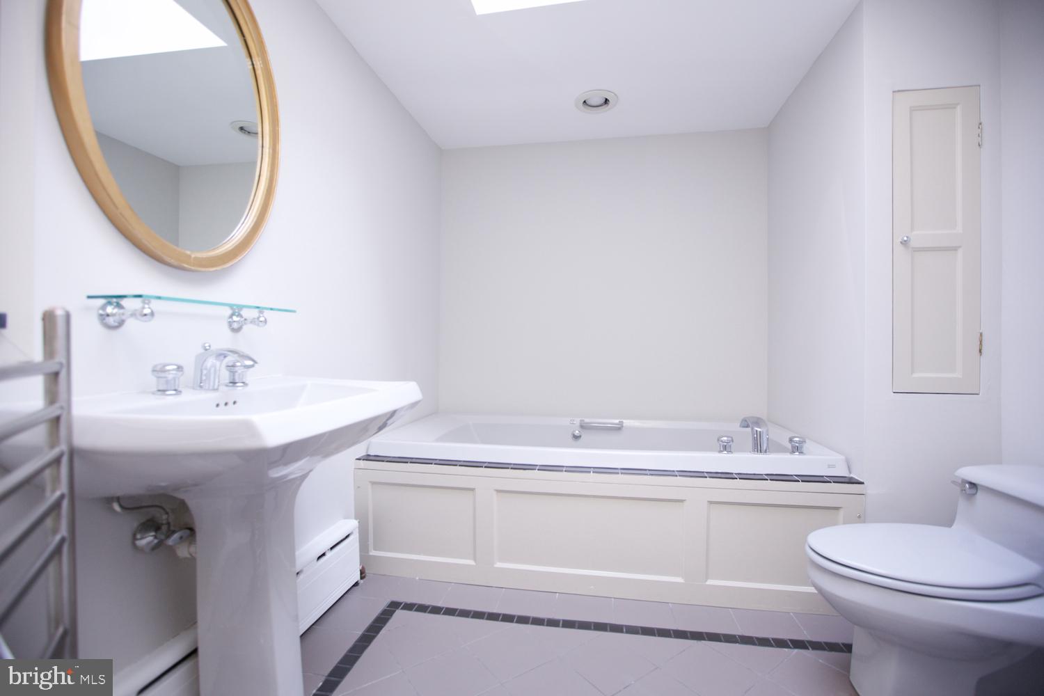 RITTENHOUSE SQUARE - Residential Lease