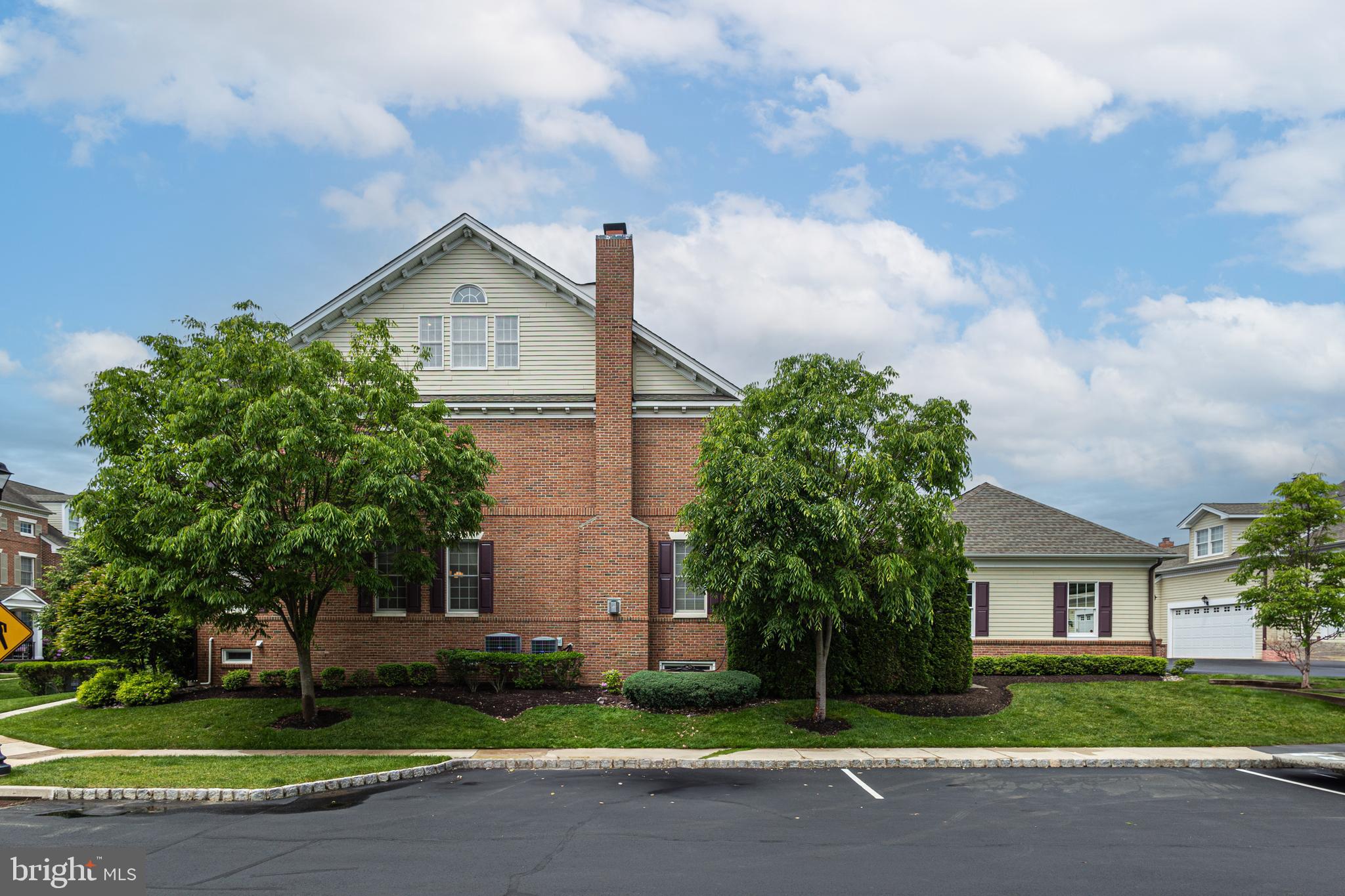 NEWTOWN WALK - Residential