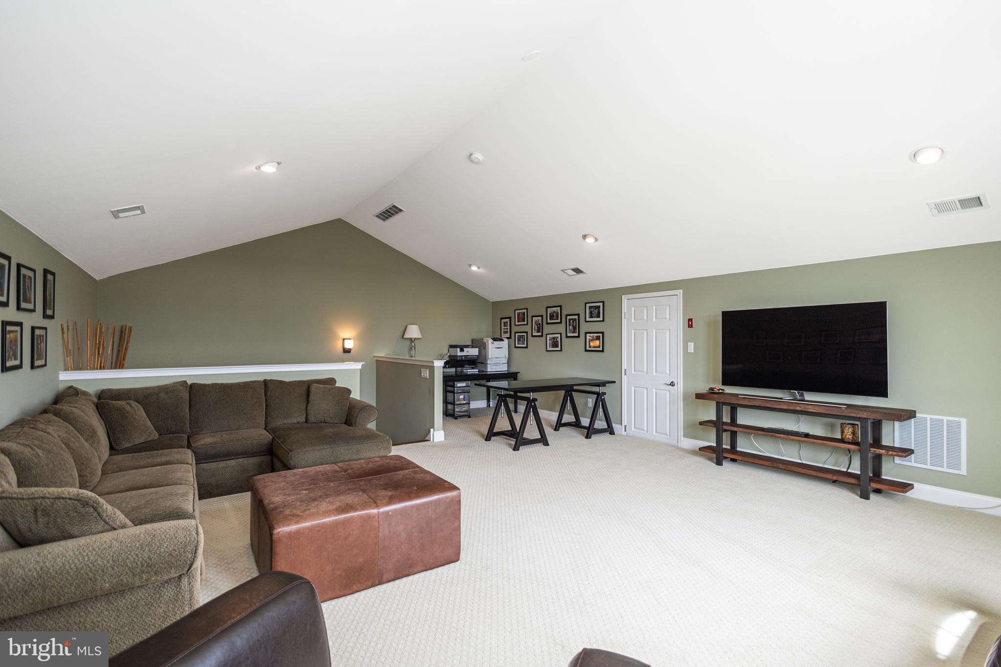 NEWTOWN WALK - Residential