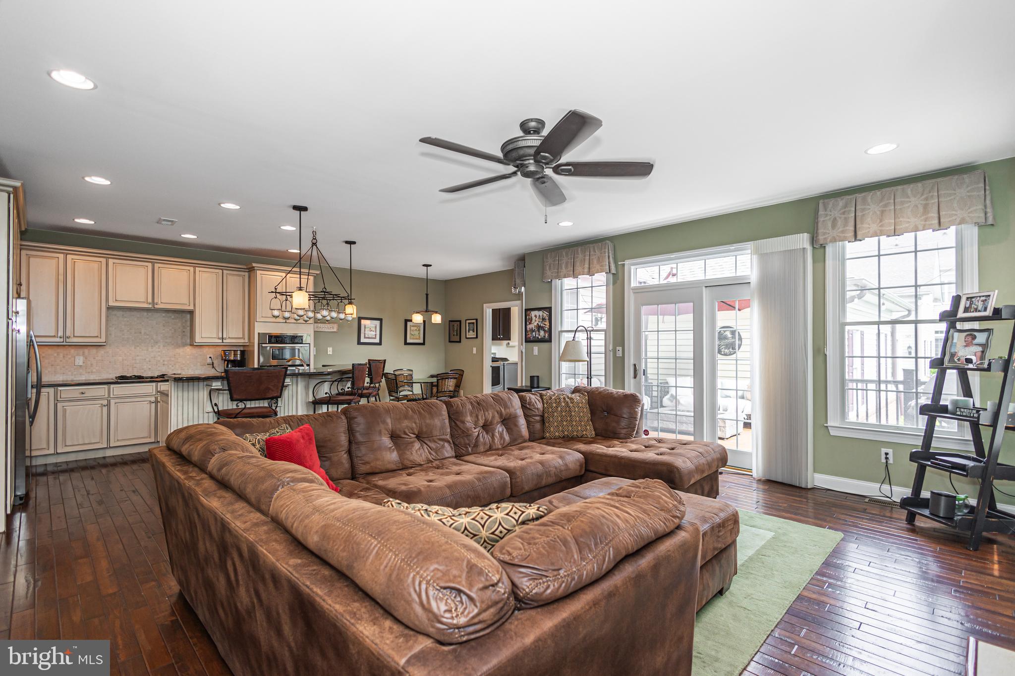 NEWTOWN WALK - Residential