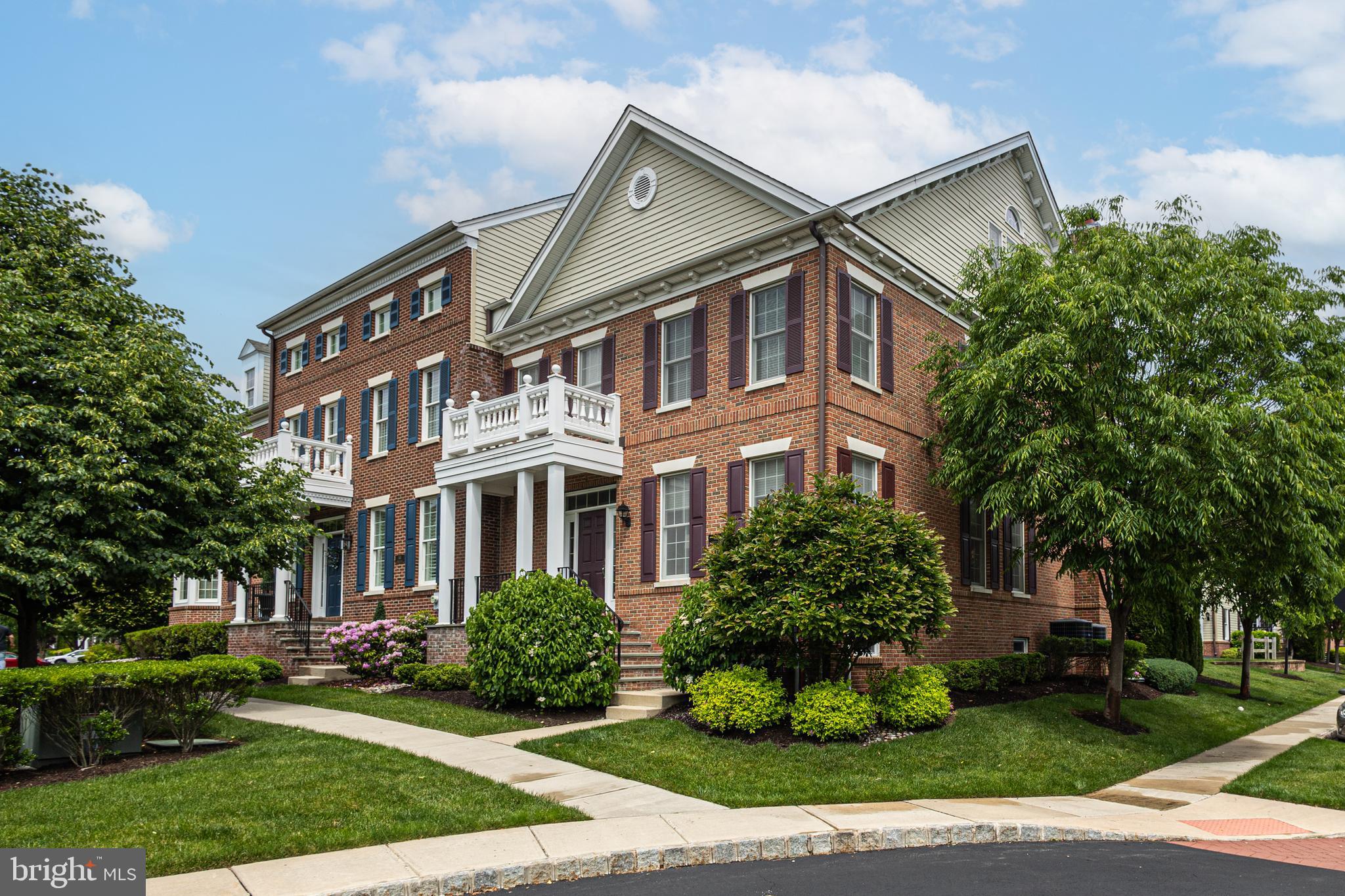 NEWTOWN WALK - Residential