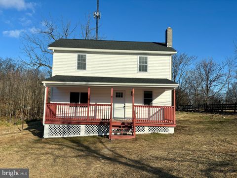 Apartment For Sale - 8 Kerns Lane Ln<br/> BERKELEY SPRINGS, WV 25411