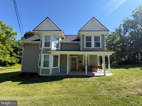 Homes For Sale - 26 W Colonial Highway<br/> HAMILTON, VA 20158
