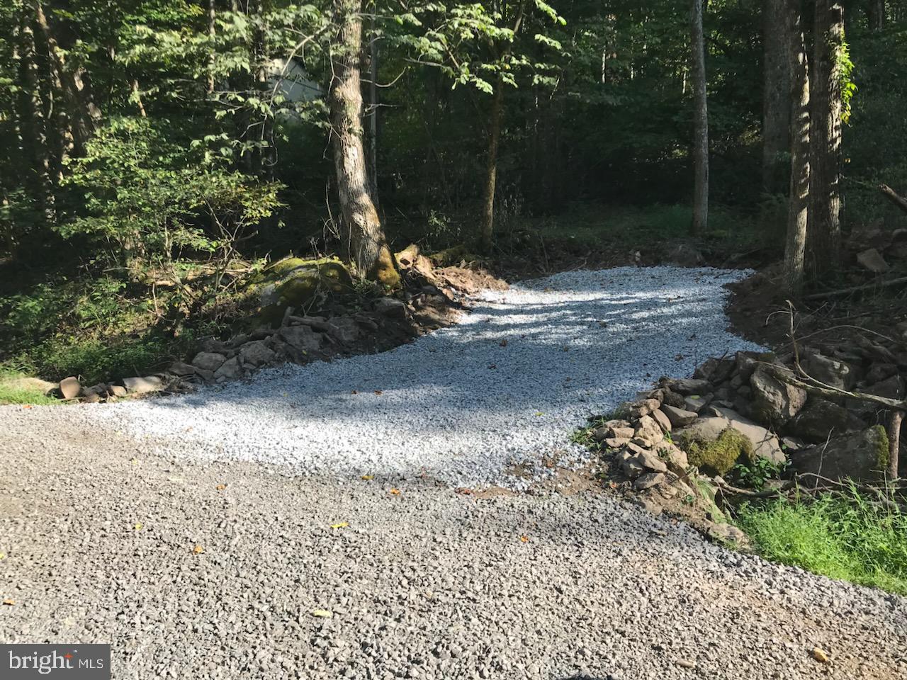 SKYLINE LAKES - Land