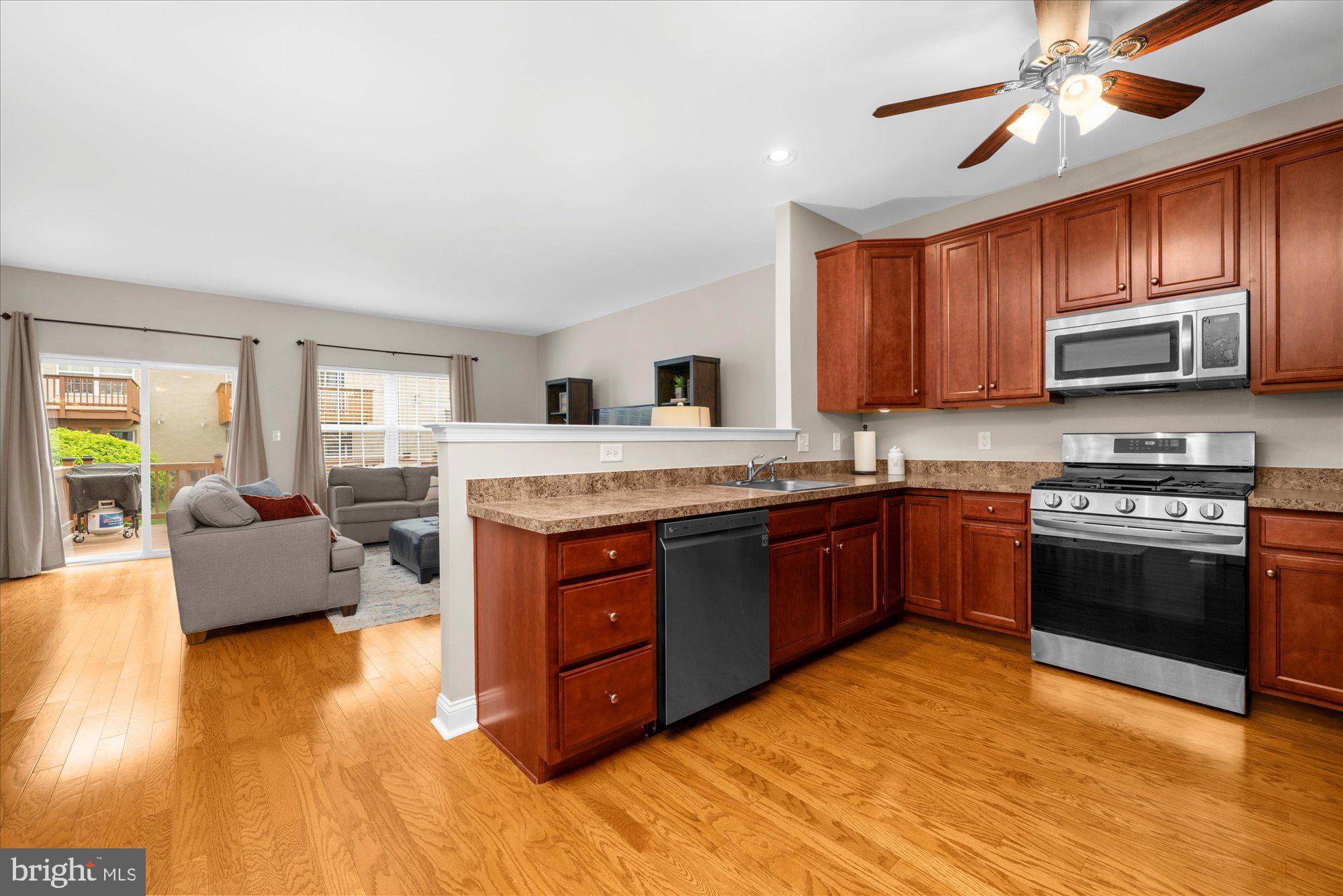 3943 PALMER COURT
