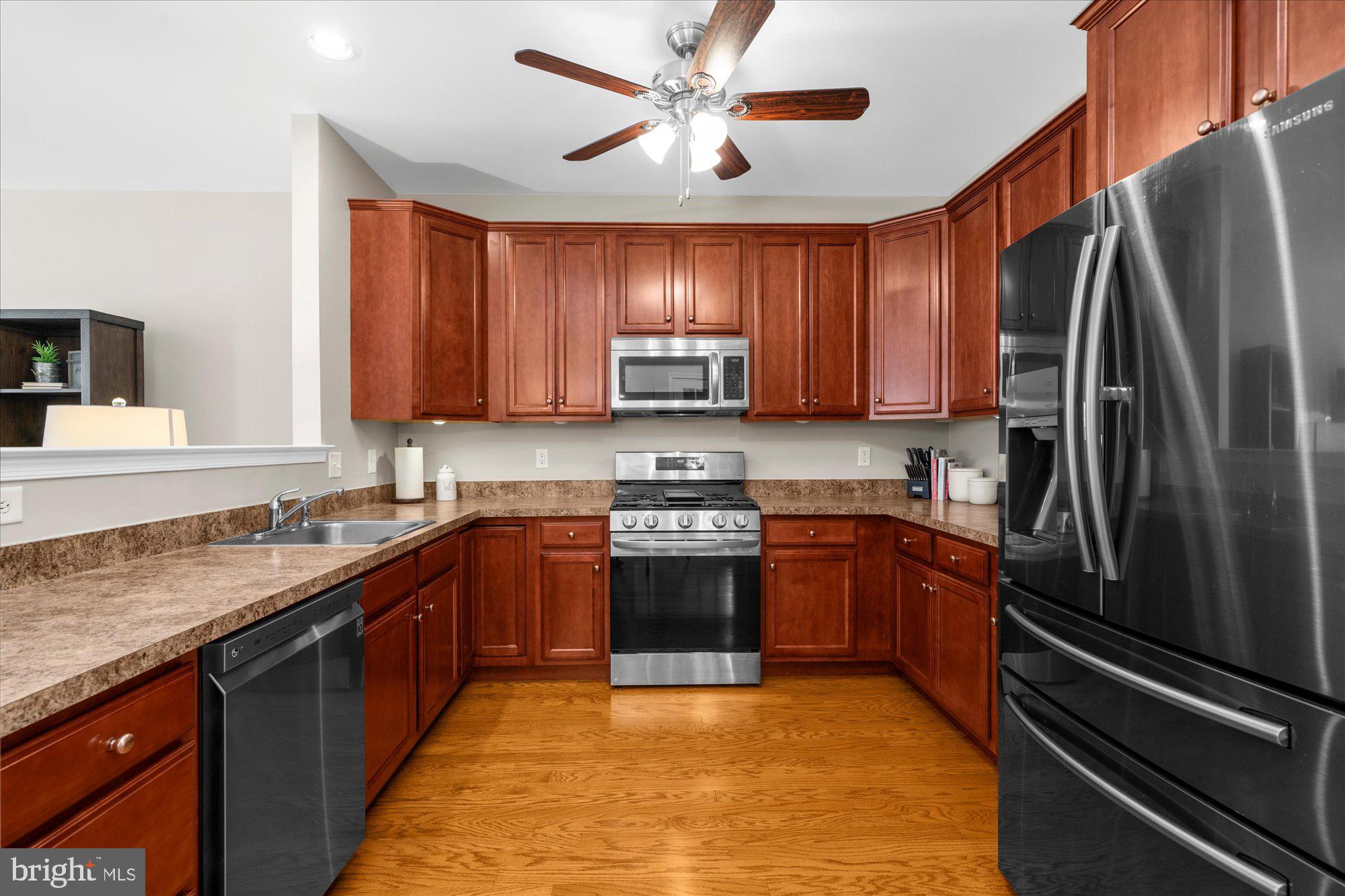 3943 PALMER COURT
