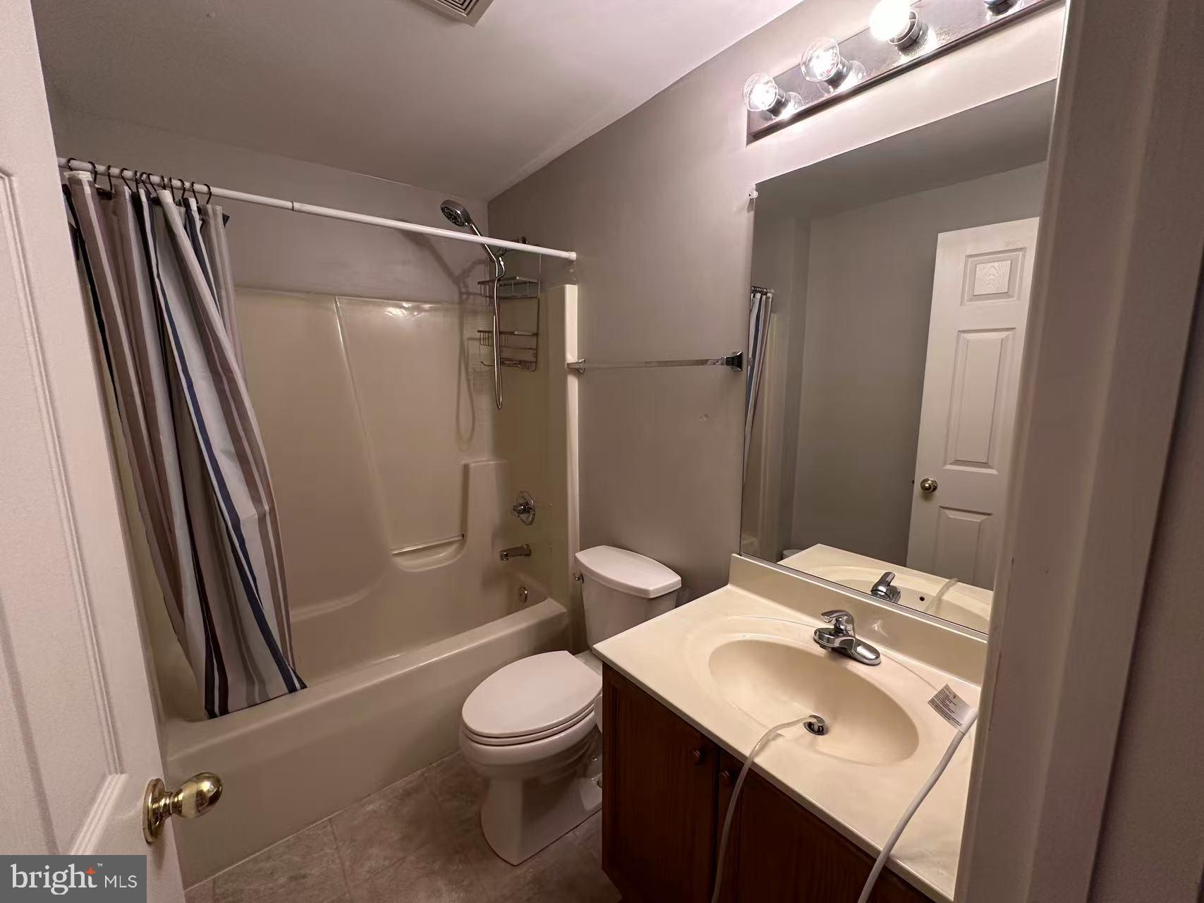 WELLINGTON TRACE - Residential Lease