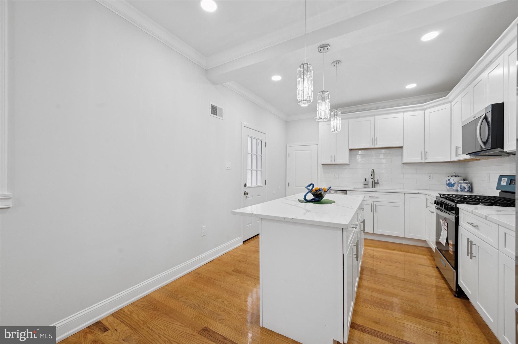 POINT BREEZE - Residential