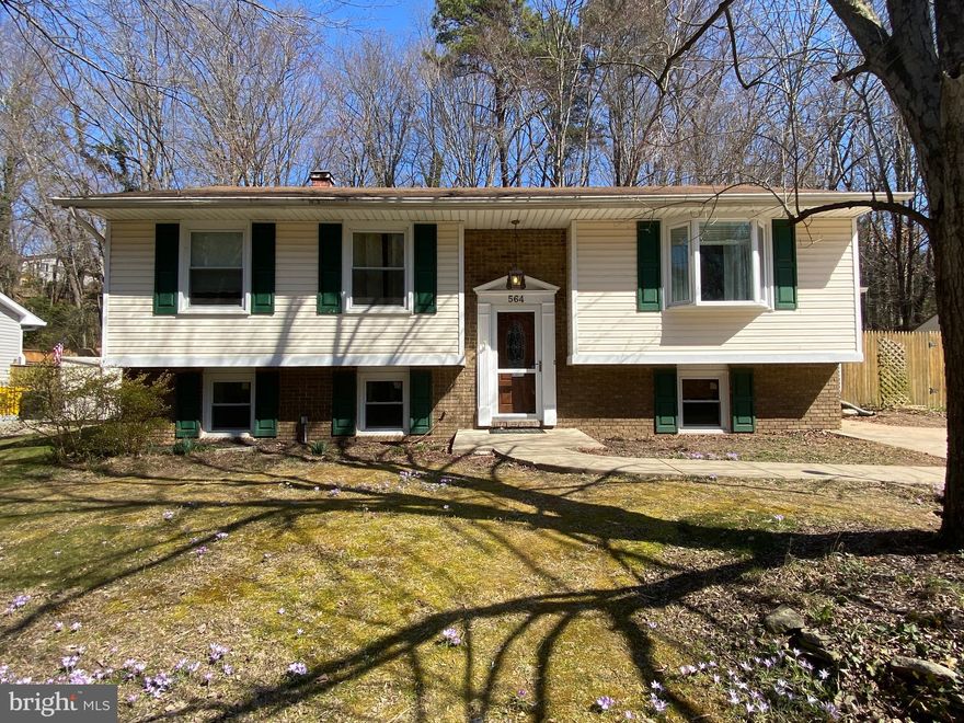 Lovely Split Home Situated  End Of Road With Plenty of Privacy!!! This home offers 4 bedrooms and 2 full baths. Kitchen has granite and stainless steel appliances  with access out to a large 4 season sun room which connects to the private back yard. Large bedroom on the lower level with private entrance in and out.  Please adhere to COVID-19 restrictions as this home is occupied. No more than 1 agent plus 2 buyers attending at any one showing. Please wear mask when entering the home. Lights will be on for your convivence.