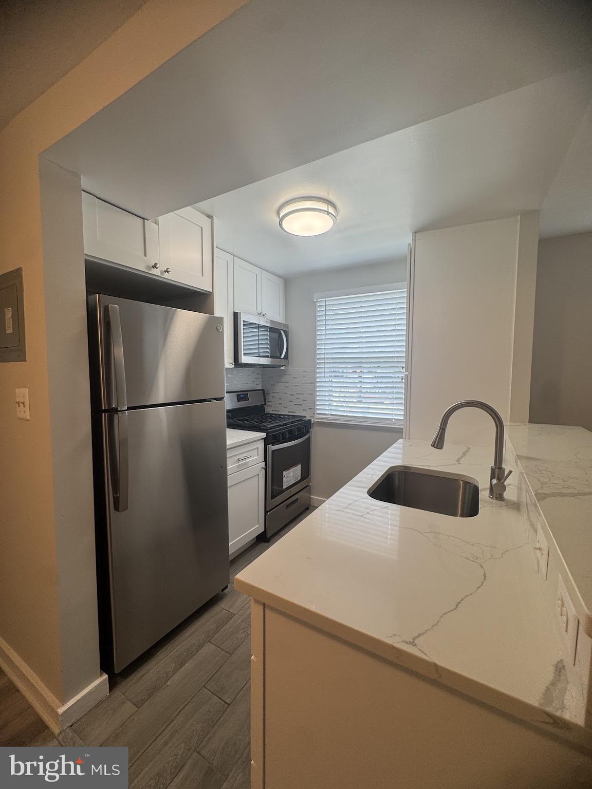 131 S COURTHOUSE ROAD 2