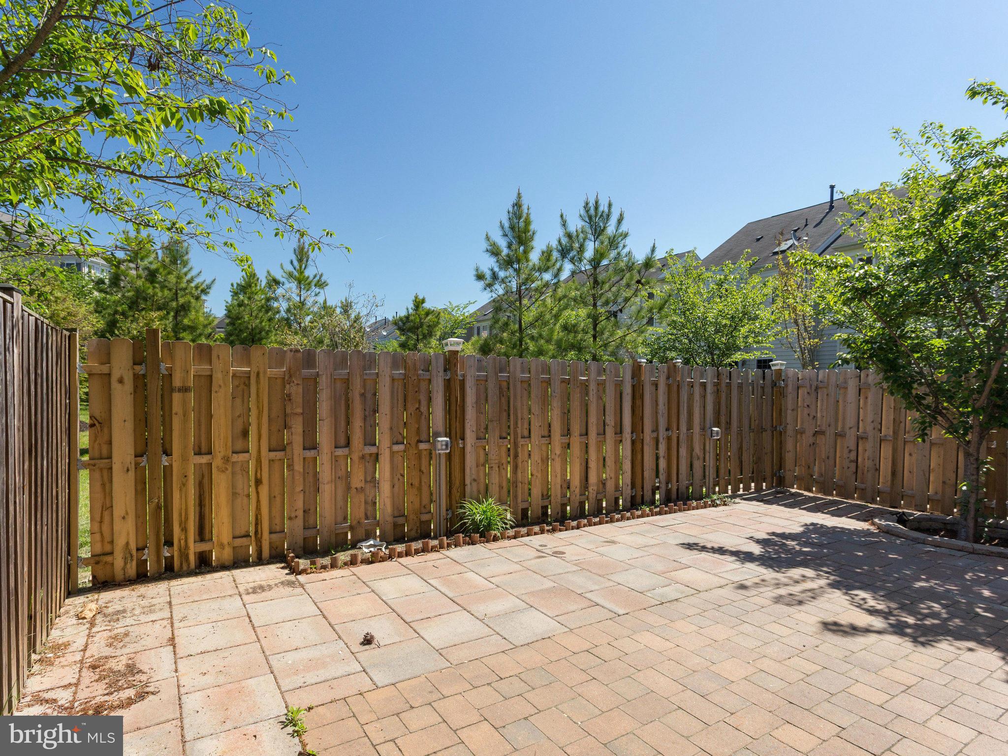 RIVER OAKS - Residential Lease