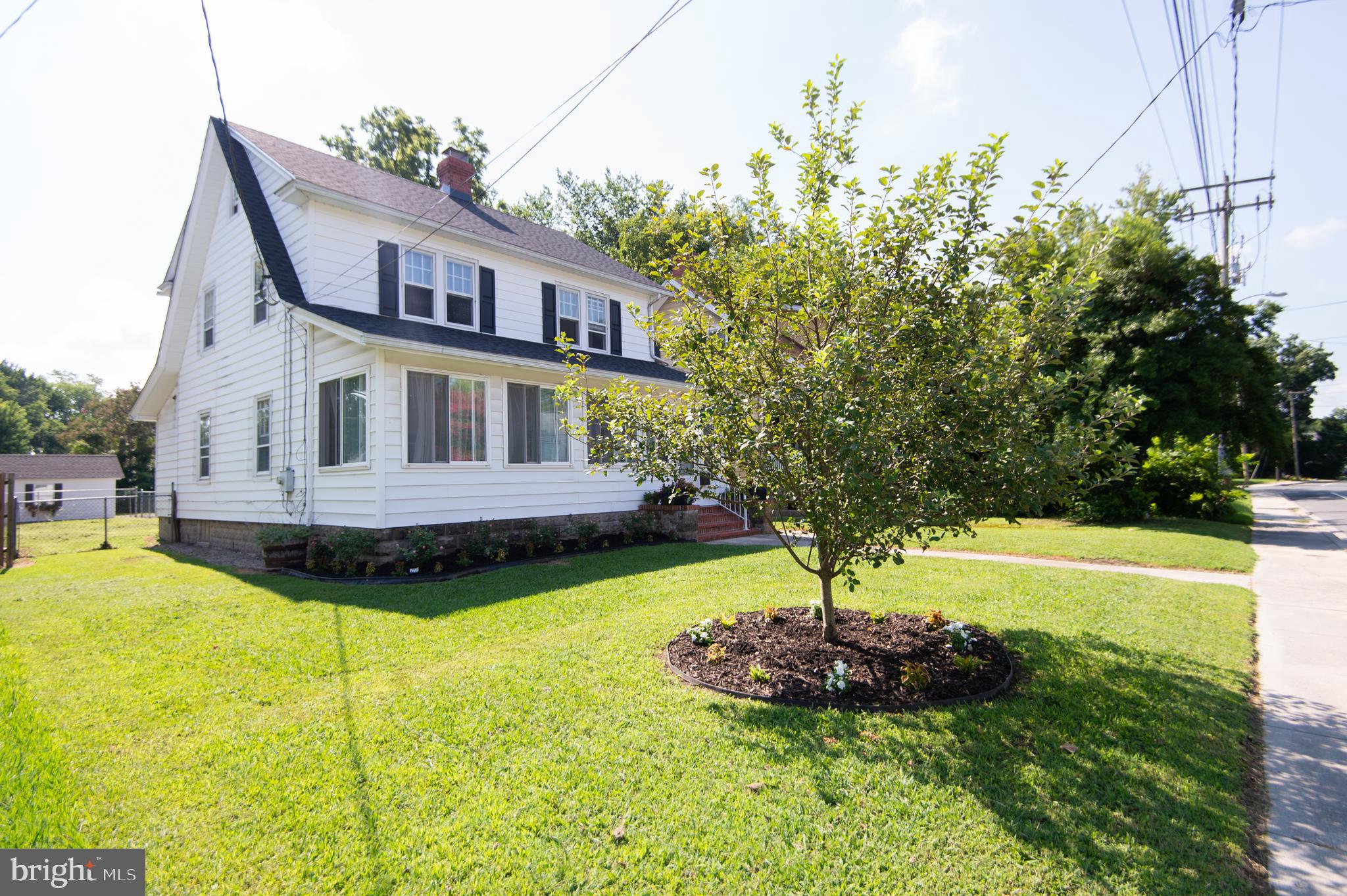 1006 RACE STREET