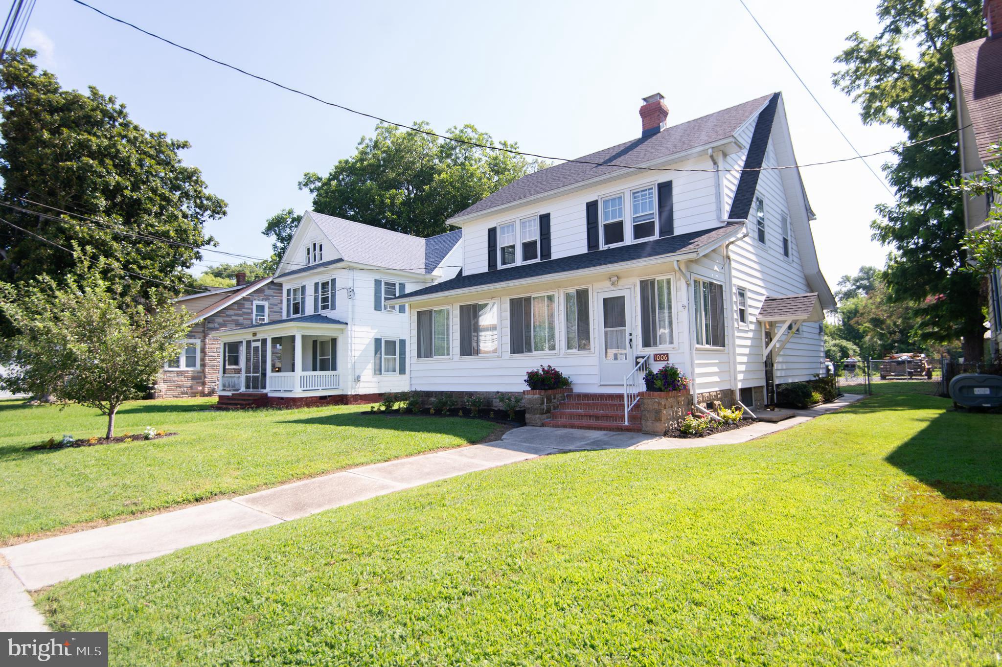 1006 RACE STREET