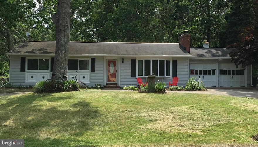 Reduced, priced below appraisal, sellers have already relocated, desiring a quick sale.  In-law suite gives 2 full kitchens, could be rented to help pay the mortgage or perfect for older kids/extended family.  Remodeled, gleaming hardwood/tile/Pergo floors, SS Kitchen Aid appliances, gorgeous fireplace, 2 pellet stoves, tons of parking, addt'l Workshop, huge yard. In Sillery Bay. VOL HOA. Must See