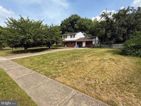Homes For Sale - 422 Birch Drive<br/> MICKLETON, NJ 08056